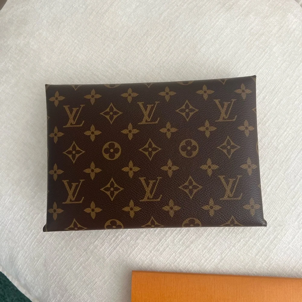 Louis Vuitton clutch soft pink interior - Picture 7 of 10
